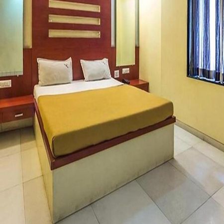 Fabhotel Skylark Inn Нашик Екстериор снимка