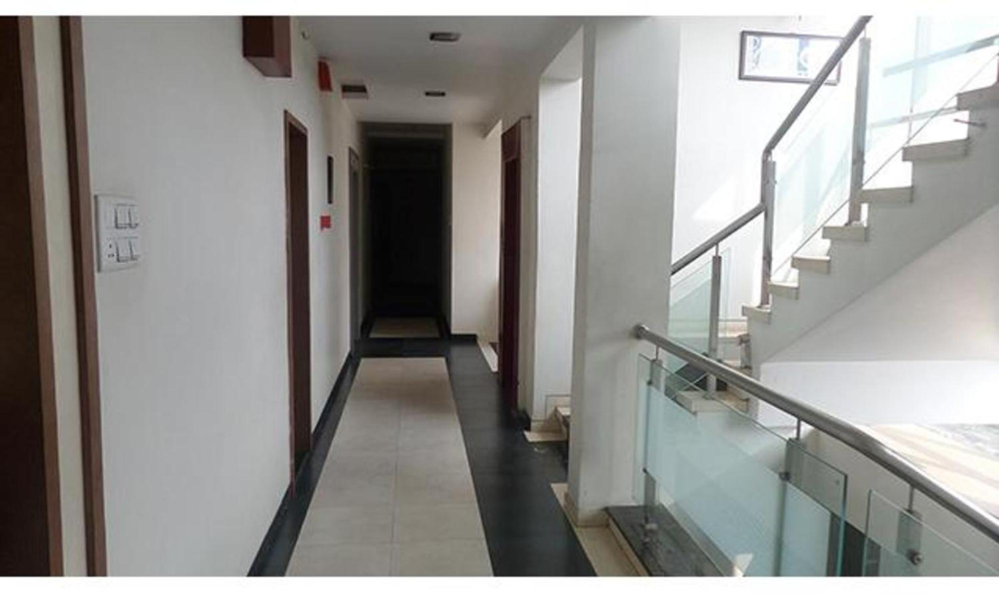 Fabhotel Skylark Inn Нашик Екстериор снимка