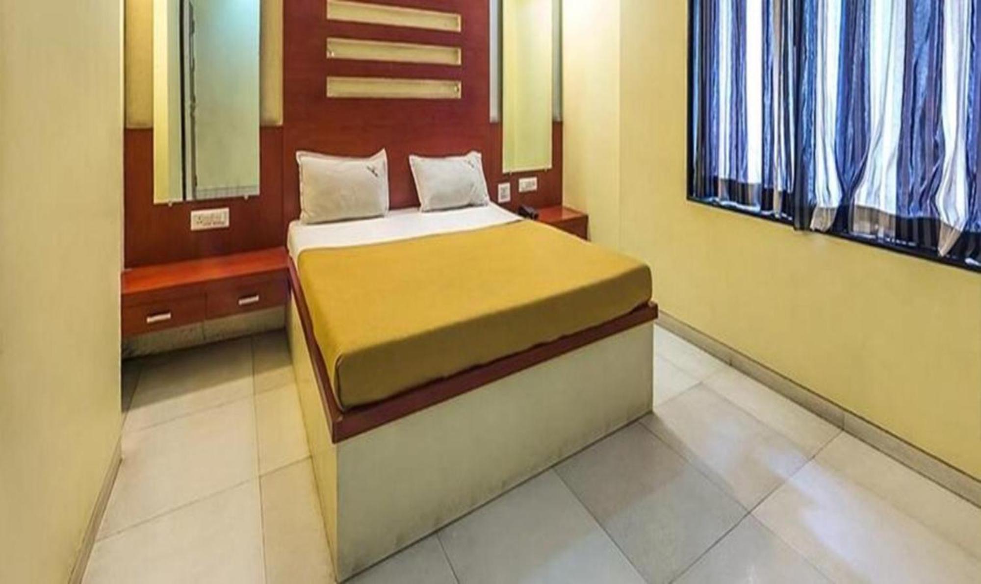 Fabhotel Skylark Inn Нашик Екстериор снимка