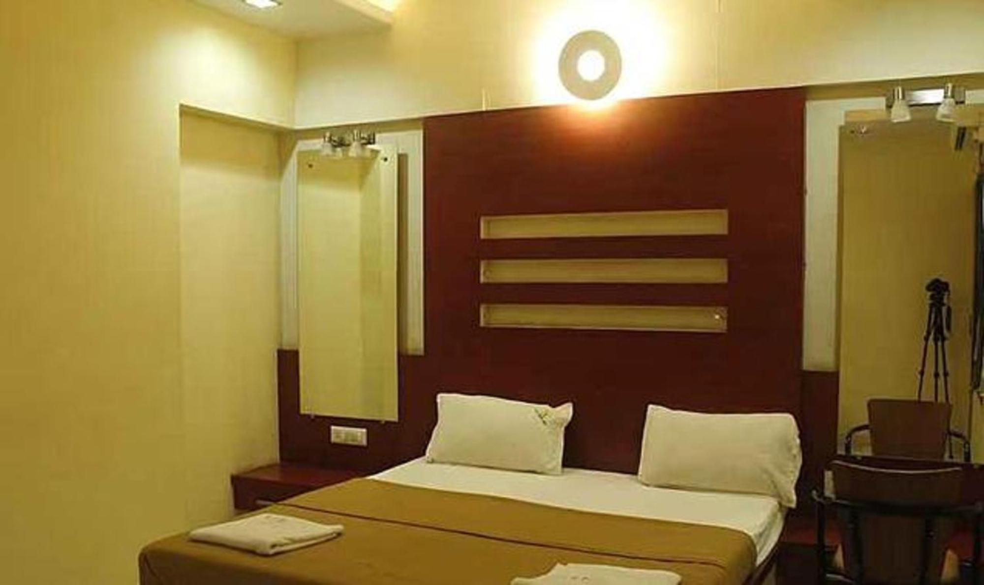 Fabhotel Skylark Inn Нашик Стая снимка