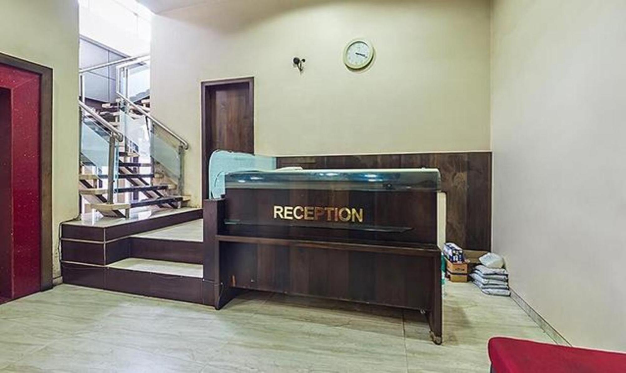 Fabhotel Skylark Inn Нашик Екстериор снимка