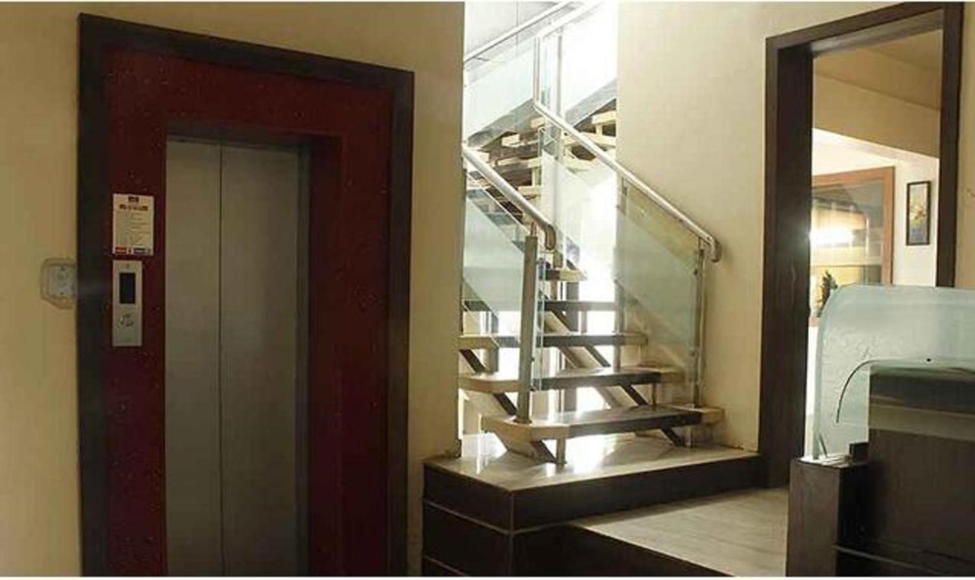 Fabhotel Skylark Inn Нашик Екстериор снимка