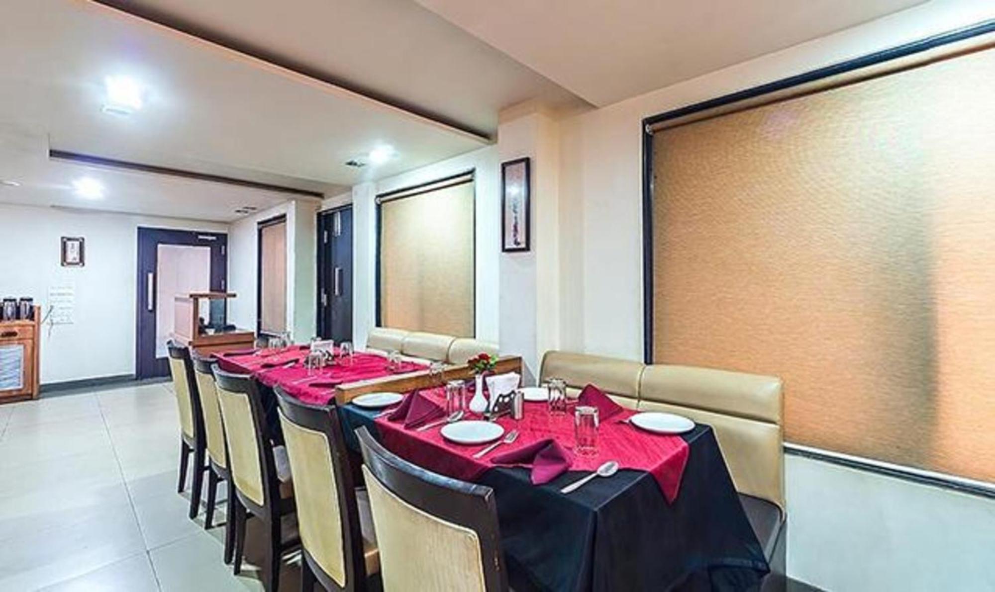 Fabhotel Skylark Inn Нашик Екстериор снимка
