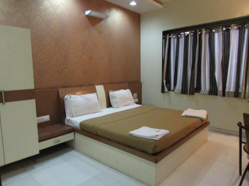 Fabhotel Skylark Inn Нашик Екстериор снимка